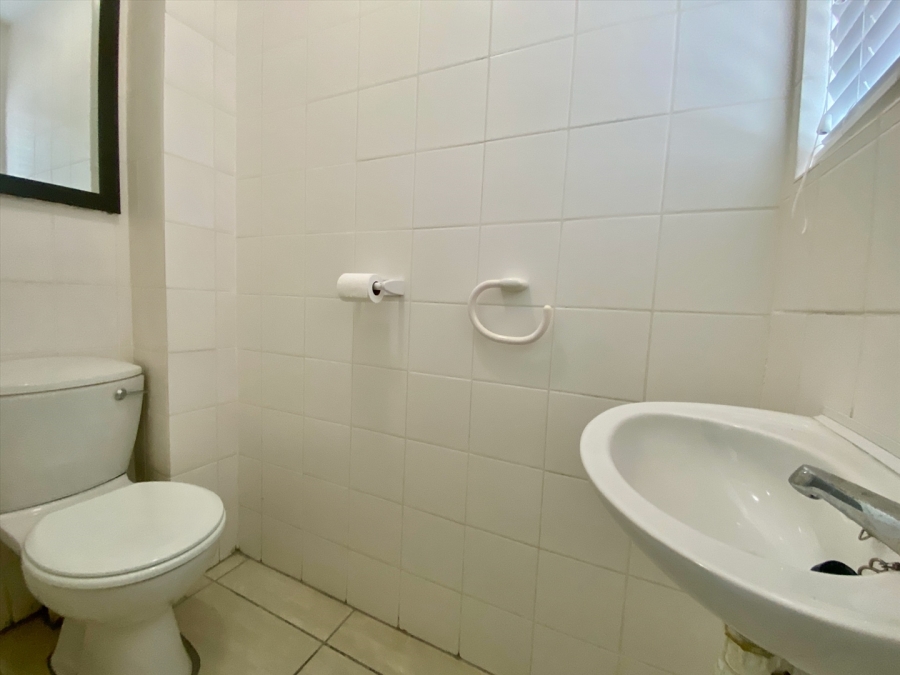 To Let 2 Bedroom Property for Rent in Sunningdale Western Cape
